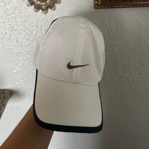 Nike Featherlight Adjustable Hat White - Picture 1 of 7